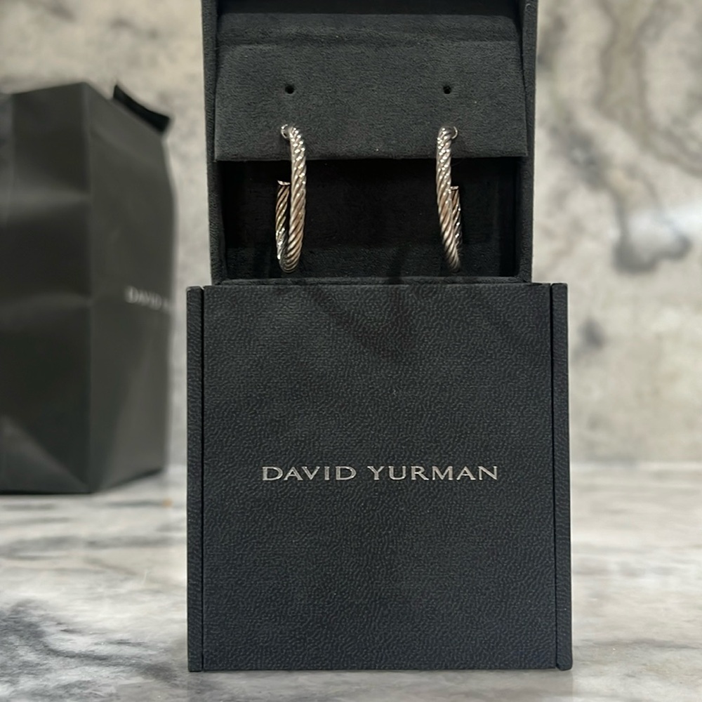 Authentic David Yurman Cable Hoop Earrings
Sterling Silver, 1in